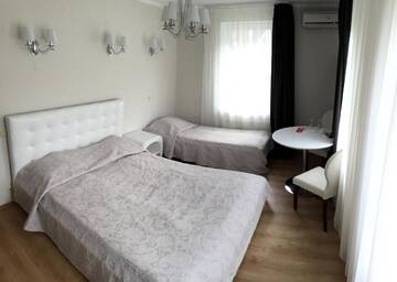 Фото номера Трехместный номер Отель Villa Anna г. Апшуциемс 2