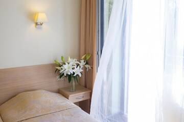 Фото номера Двухместный номер с 2 отдельными кроватями Отель Hotel SPA Arkadia г. Апшуциемс 6